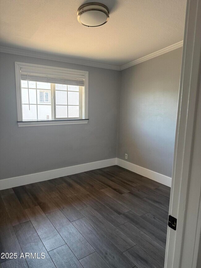 Building Photo - 1754 W Mountain View Dr