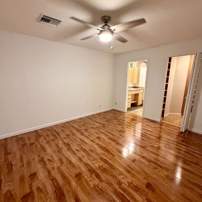 Building Photo - 147 Sunflower Cir