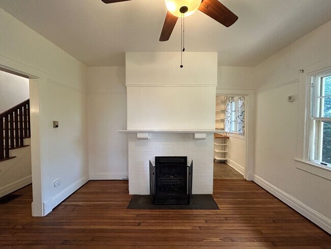 Building Photo - North AVL -  Renovated Arts & Crafts Cottage