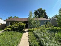 Building Photo - Great Location! Charming Ranch in Universi...