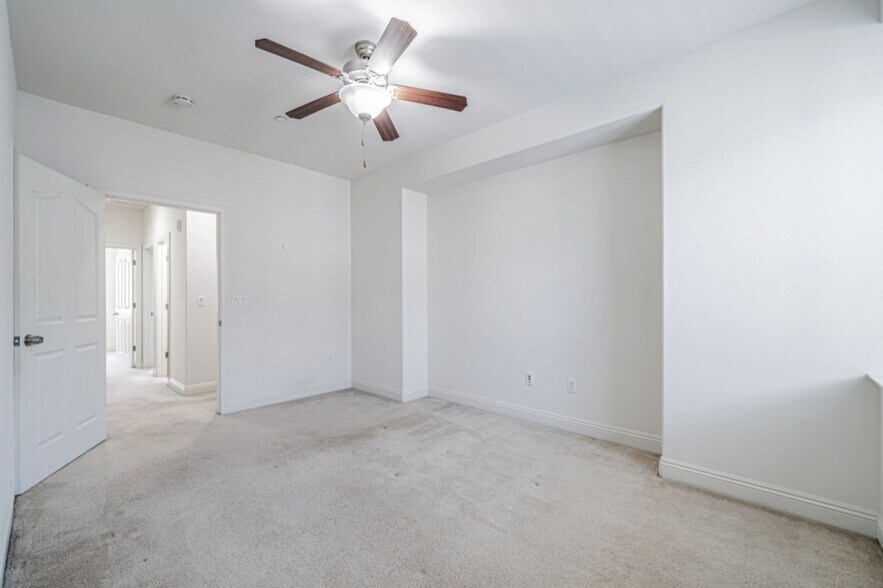 Building Photo - 6704 S Mariposa Ln
