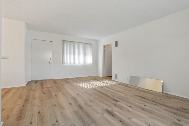 Interior Photo - 744 S.Windsor Blvd. - just south of Wilshire Blvd.