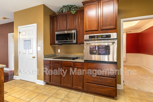 Building Photo - 8334 Bay Gardens Ln