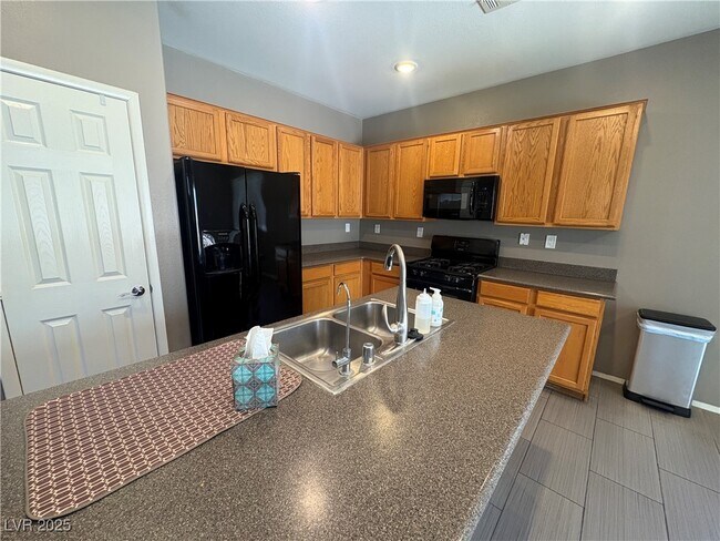 Building Photo - 9218 Grassy Weep Ct