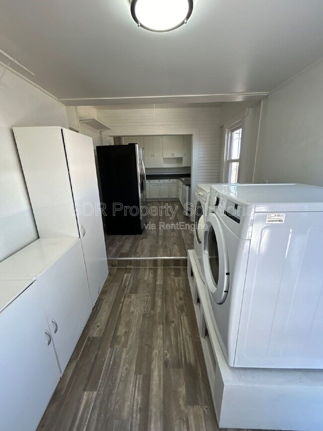 Building Photo - 116 Princeton Dr SE