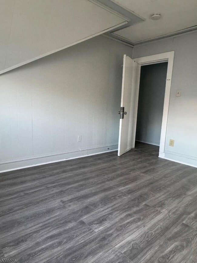 Building Photo - 467 21st Ave