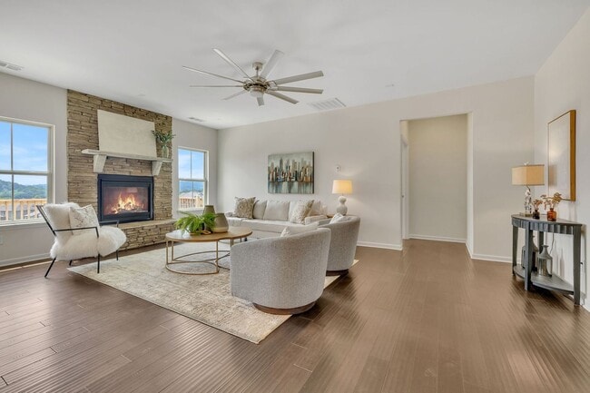 Building Photo - Rental Home available in the Falls Grove Community!