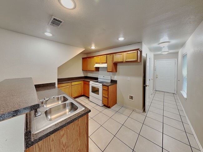 Building Photo - We’re currently offering one month free re...