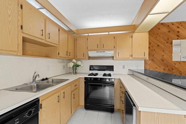 Building Photo - 2327 Waterside Dr