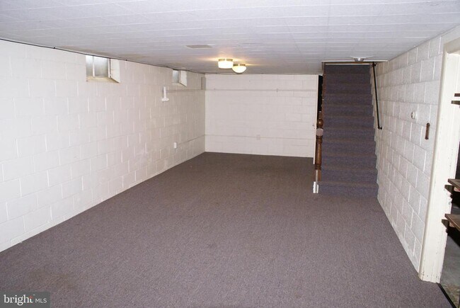 Building Photo - 6056 Lincoln Way W