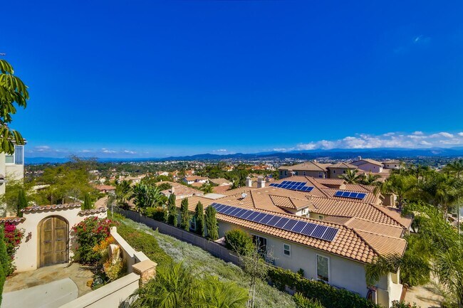 Building Photo - Beautiful 4 bedroom, 4.5 bathroom Home in the Varadero Community