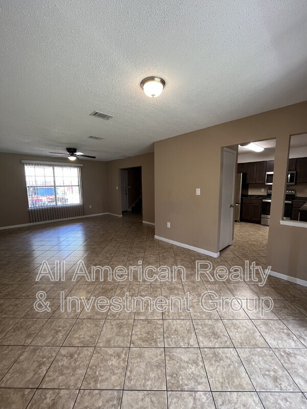 Building Photo - 939 Tanager Rd