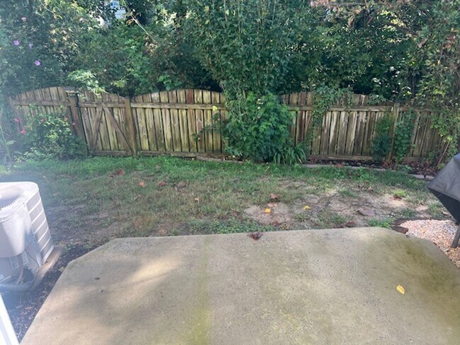 Building Photo - 8 Grosbeak Ln