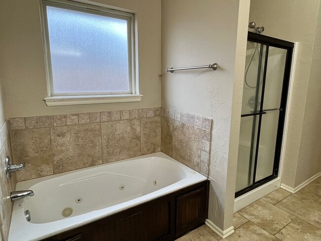 Building Photo - Great 3 Bed, 2 Bath Home in Moore Schools