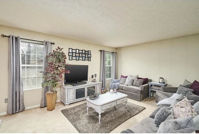 Building Photo - 3 bedroom 2.5 bath single family home