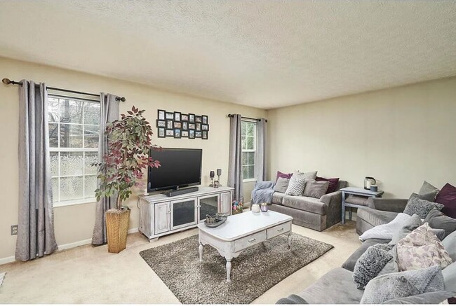 Building Photo - Price drop until June 30th! 3 bedroom 2.5 ...