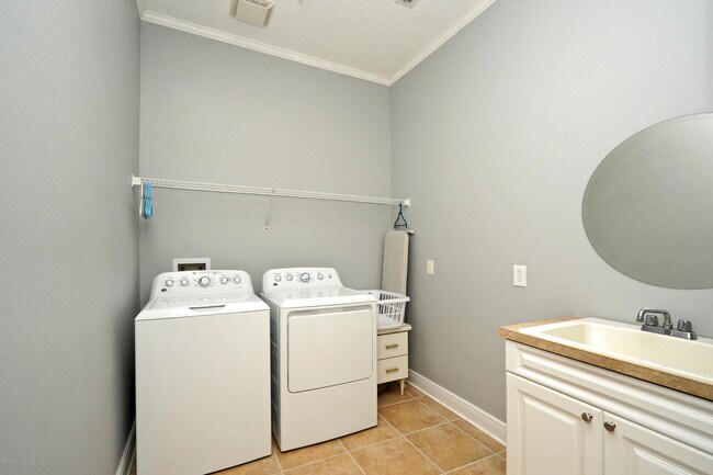 Building Photo - 181 St Lucie Ln