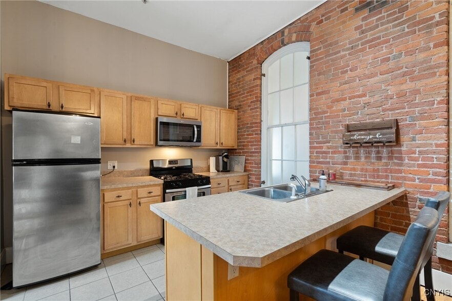 Building Photo - 317 W Fayette St