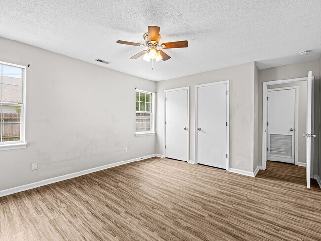Building Photo - Foxhorn Village