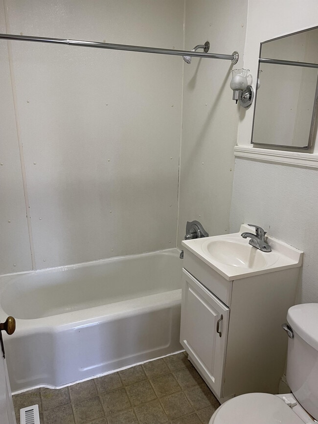 Building Photo - 406 Hammond St