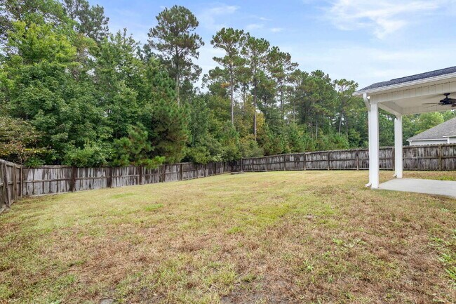 Building Photo - Spacious 4-Bedroom Gem with 2.5 Baths in t...