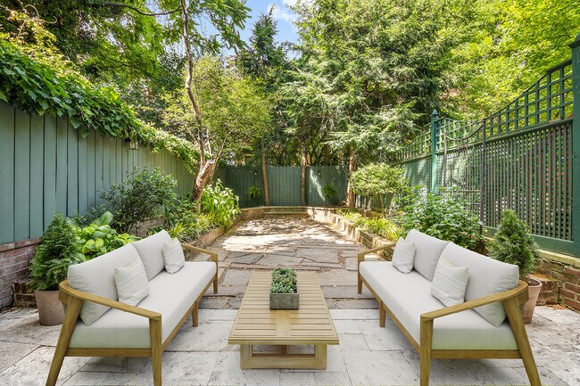 Building Photo - 217 E 31st St