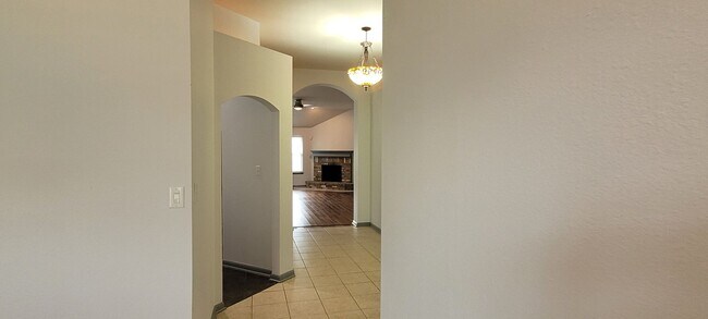 Building Photo - 4 Bedroom Home in Cibolo