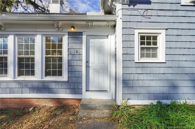 Building Photo - 752 Main St