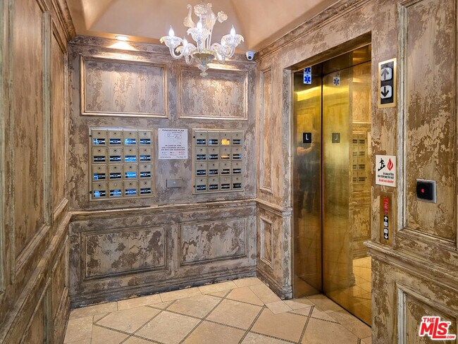 Building Photo - 10795 Wilshire Blvd