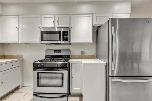 Building Photo - 2037 NW 47th St