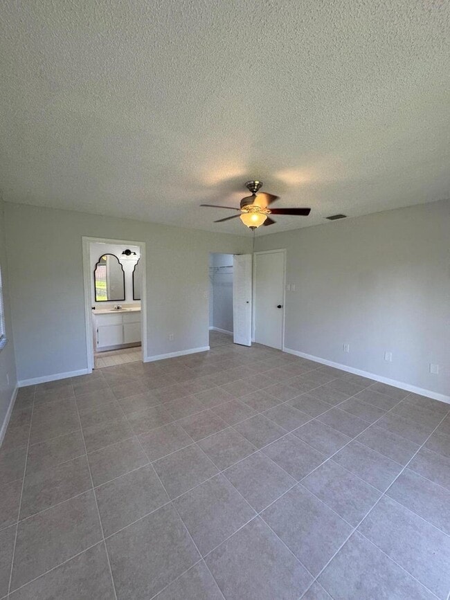 Building Photo - 1427 Summit Run Cir