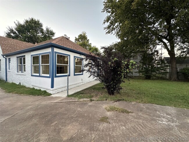 Building Photo - 1235 S Gary Pl