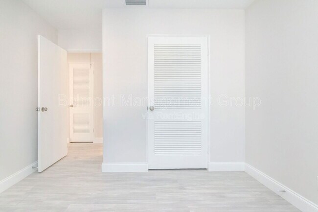 Building Photo - 5334 Lake Howell Rd