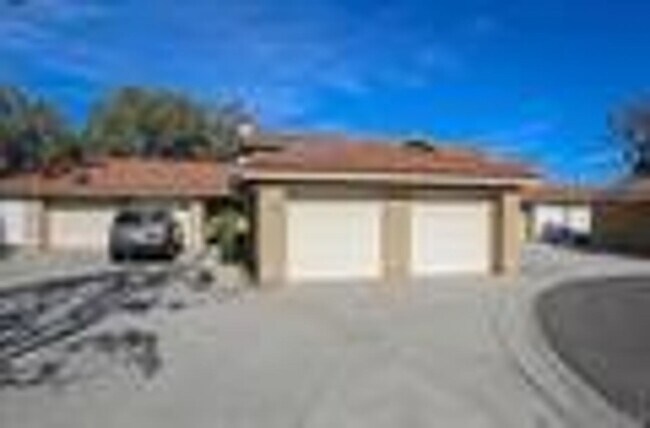 Building Photo - Terrific updated 2Br/2Ba condo in Bernardo Heights - Lomas Bernardo Complex