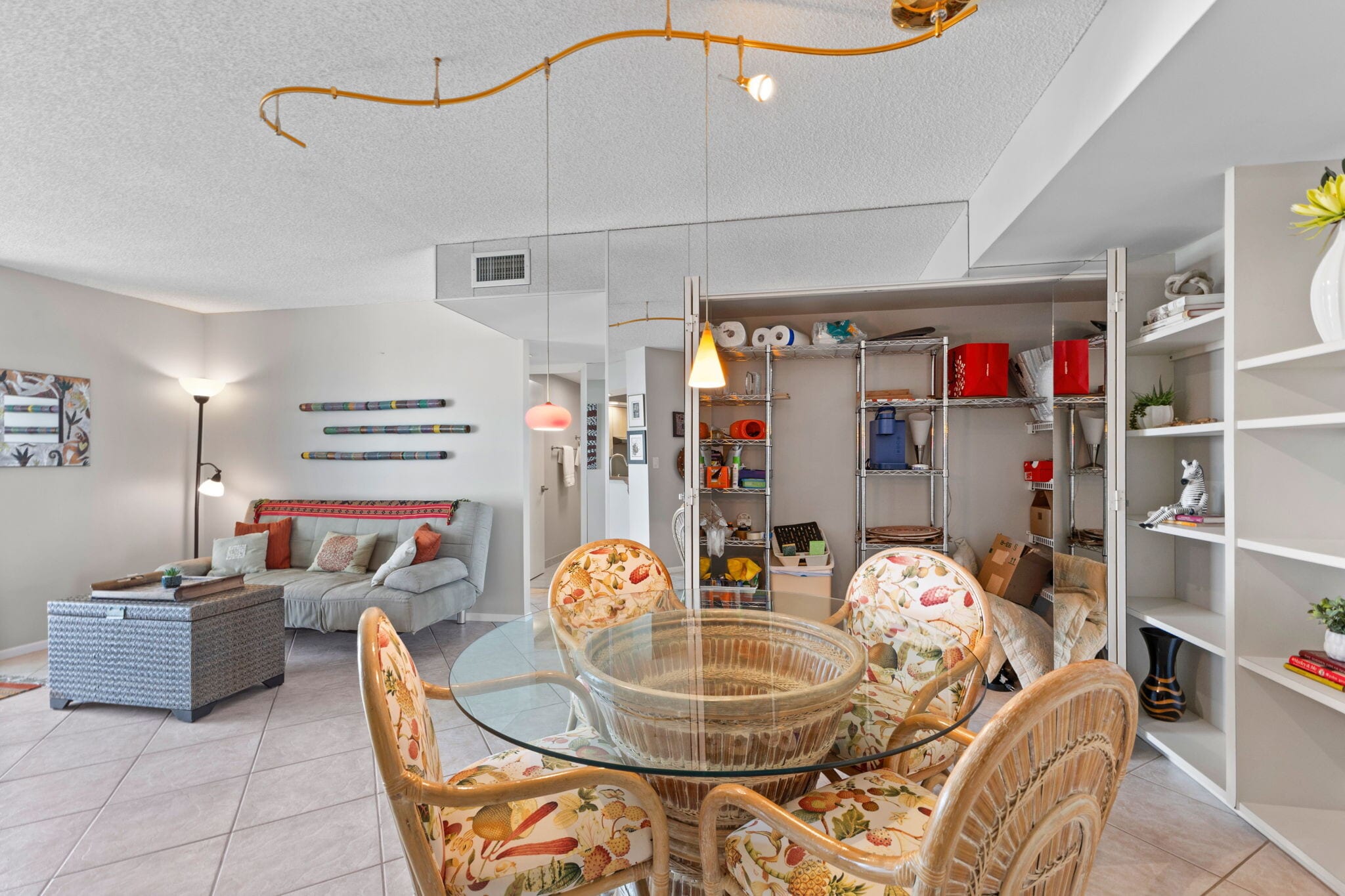 Living area - 1111 N Gulfstream Ave