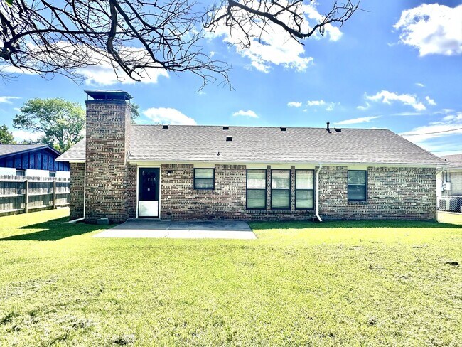 Building Photo - 3 BED 2 BATH-Longview Acres 2nd