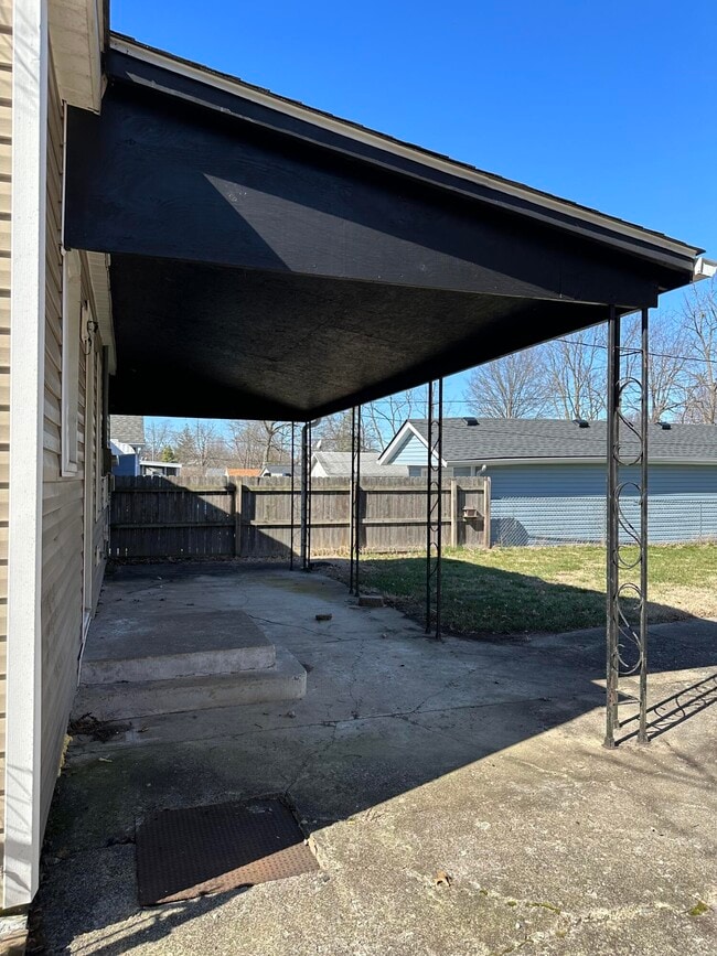 Building Photo - 635 Longview Dr