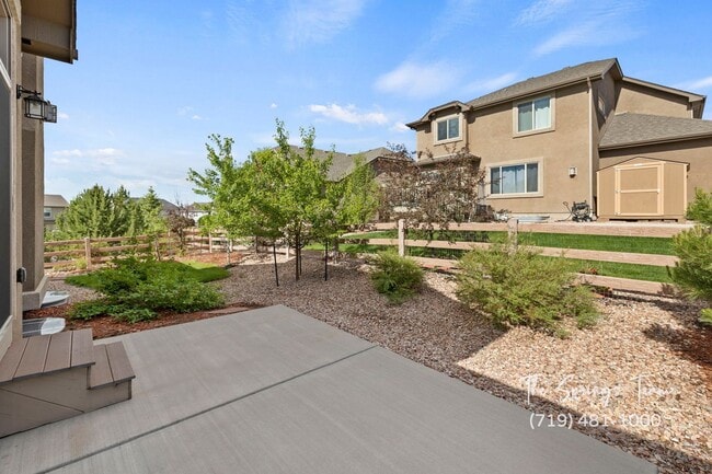 Building Photo - BEAUTIFUL 4BD + OFFICE MAIN-LEVEL LIVING H...