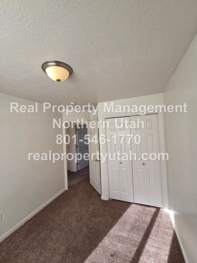 Building Photo - 544 W 2700 S