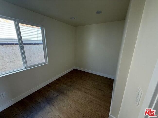 Building Photo - 6500 Teesdale Ave