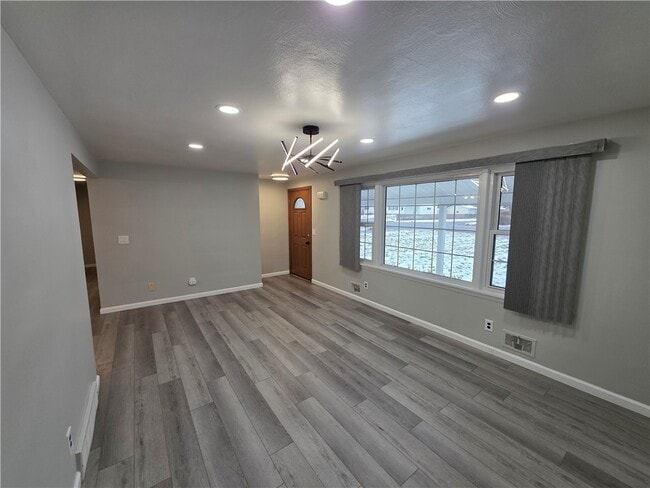 Building Photo - 2938 Lyell Rd