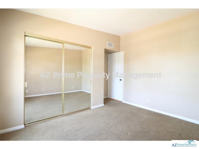 Building Photo - 5402 E Windsor Ave
