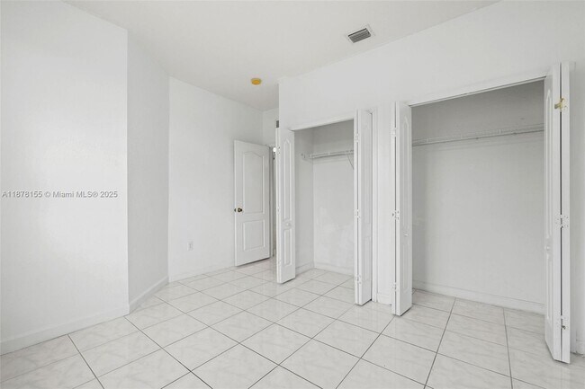 Building Photo - 1658 SE 28th Ct