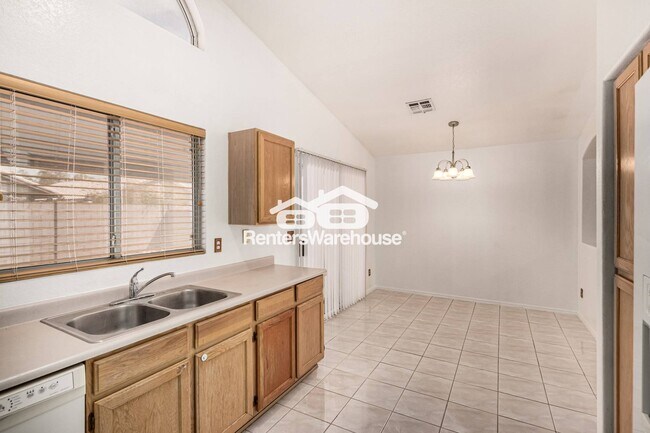 Building Photo - 8622 W Davis Rd