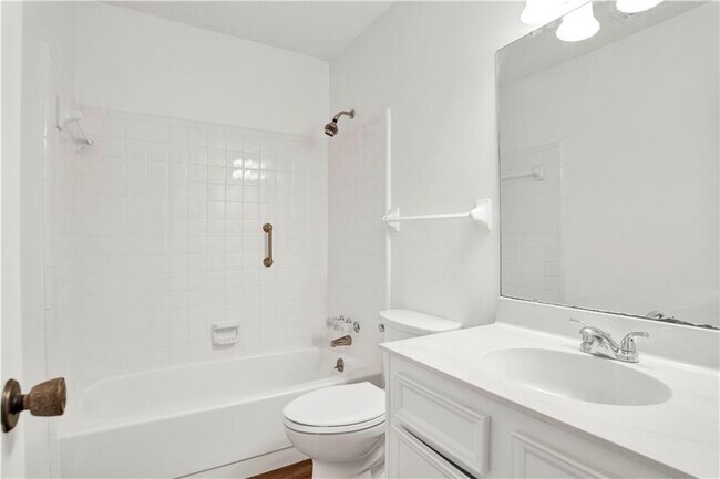 Building Photo - 6071 Highland Cir N