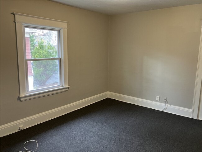 Building Photo - 104 Knickerbocker Ave