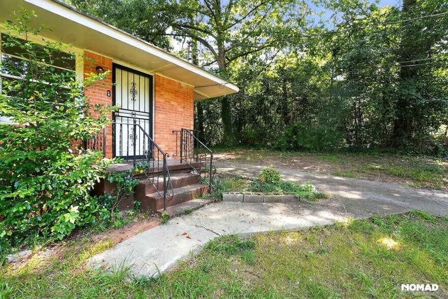 Building Photo - 704 Valleyview Dr
