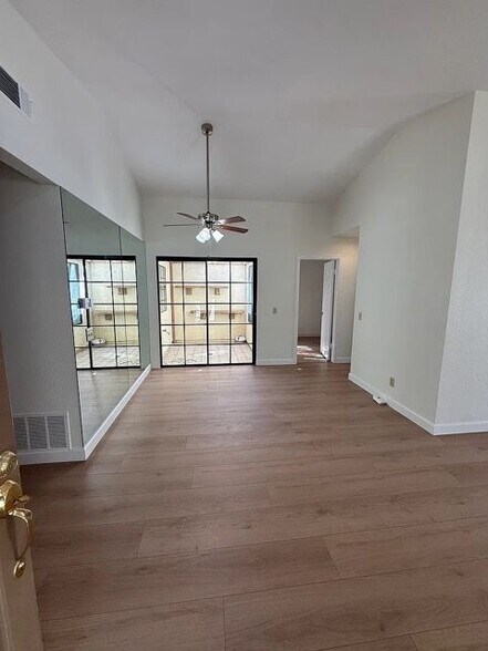 Building Photo - 665 Cartpath Pl