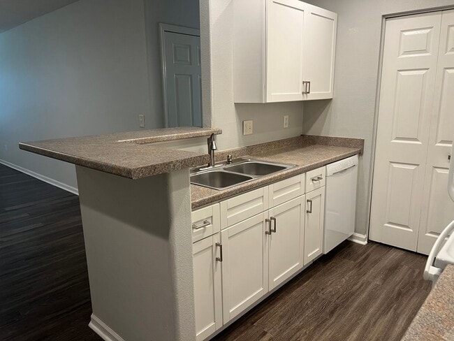 Building Photo - Great first floor unit at  Plantation Point