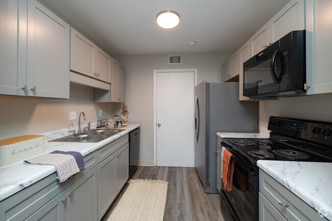 2BR, 2BA - 1,000SF - Kitchen - Ridge View Apartments
